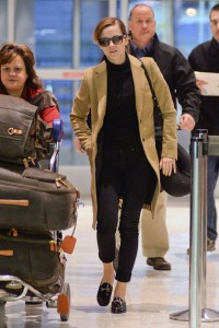 Emma-Watson-at-JFK-airport-in-NY--02-720x1080[1]